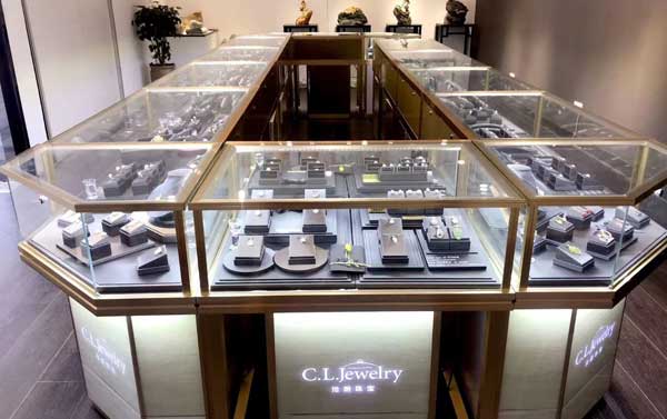 鴻鈦展示制品實業(yè)有限公司是一家多年來專注從事商業(yè)展示柜設計和定做的公司