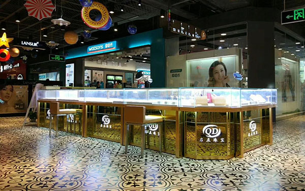鴻鈦珠寶展柜設(shè)計示例