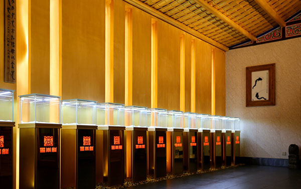 如何驗收質(zhì)量合格的珠寶首飾展柜