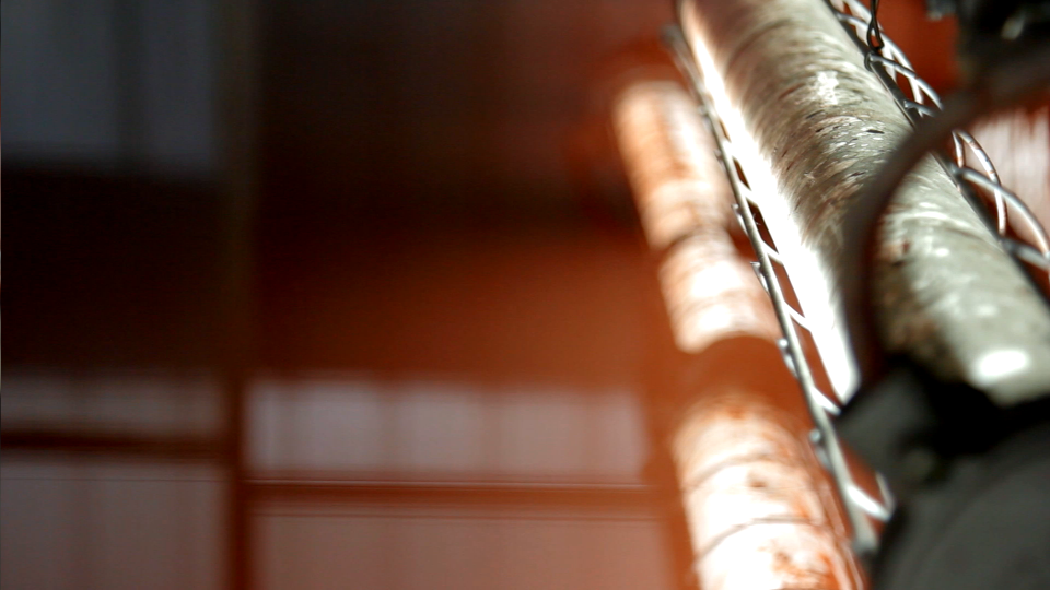 鴻鈦珠寶柜廠(chǎng)家-玻璃生產(chǎn)車(chē)間