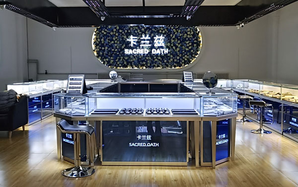 如何選擇合適的玻璃轉角柜?需考慮哪些因素?