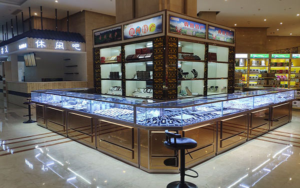 珠寶展示柜臺沒有zui好的，只有zui合適的