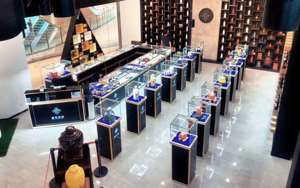 青島珠寶展柜制造要考慮什么?如何能讓客戶(hù)滿意?