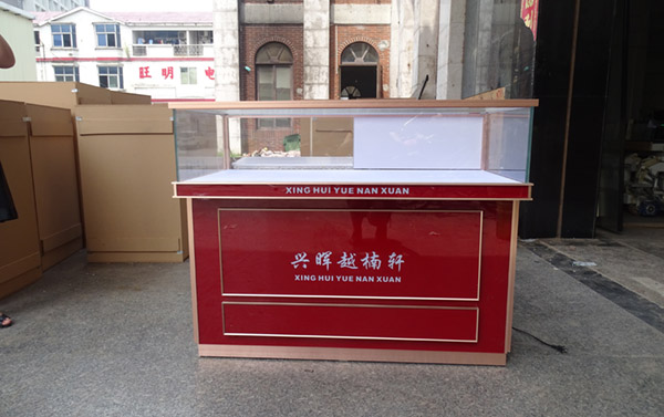 珠寶展柜消費(fèi)者的購(gòu)買分析