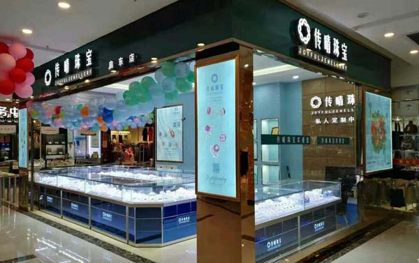 首飾展柜定制如何能夠?qū)⑹罪梼?yōu)勢(shì)凸顯出來(lái)？