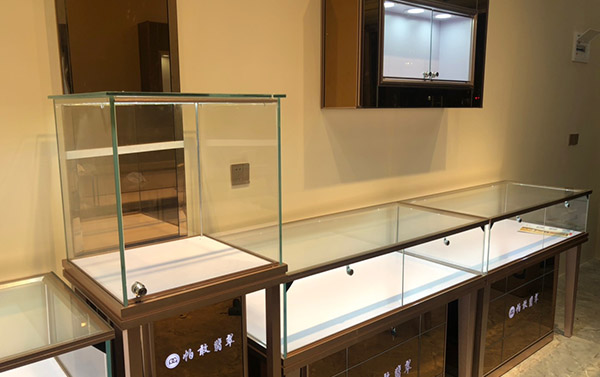 多功能珠寶展示柜容易出現(xiàn)損壞嗎？