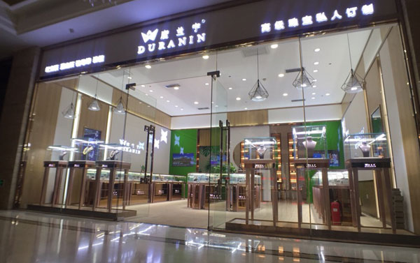 中山珠寶展柜廠家怎么選擇才能更加可靠？