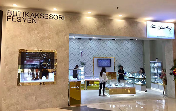 珠寶展柜定做如何選擇廠家呢？